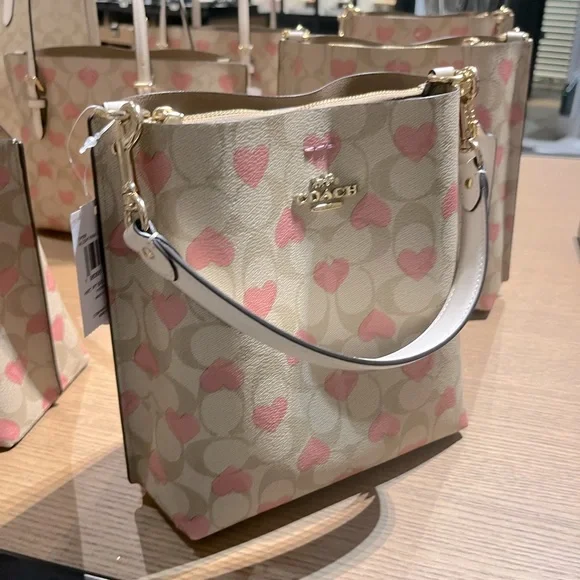 coach Mollie Bucket Bag 22 In Signature Canvas With Heart Print cp056 - Picture 3 of 10